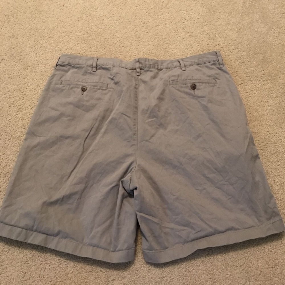 Lands End gray chino flat front shorts - mens 42 - Picture 3 of 3